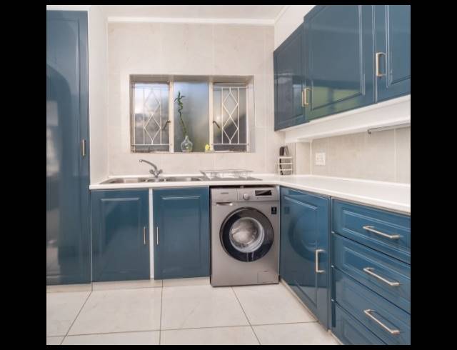 2 BEDROOM APARTMENT FOR SALE IN SANDOWN